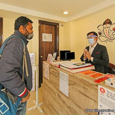 Oyo Flagship 86605 Hotel The Meriton Ahmedabad Ngoại thất bức ảnh
