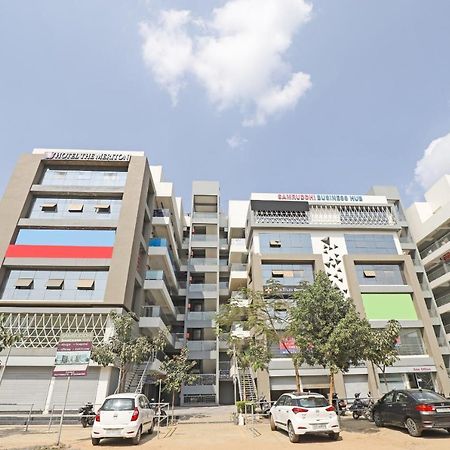 Oyo Flagship 86605 Hotel The Meriton Ahmedabad Ngoại thất bức ảnh