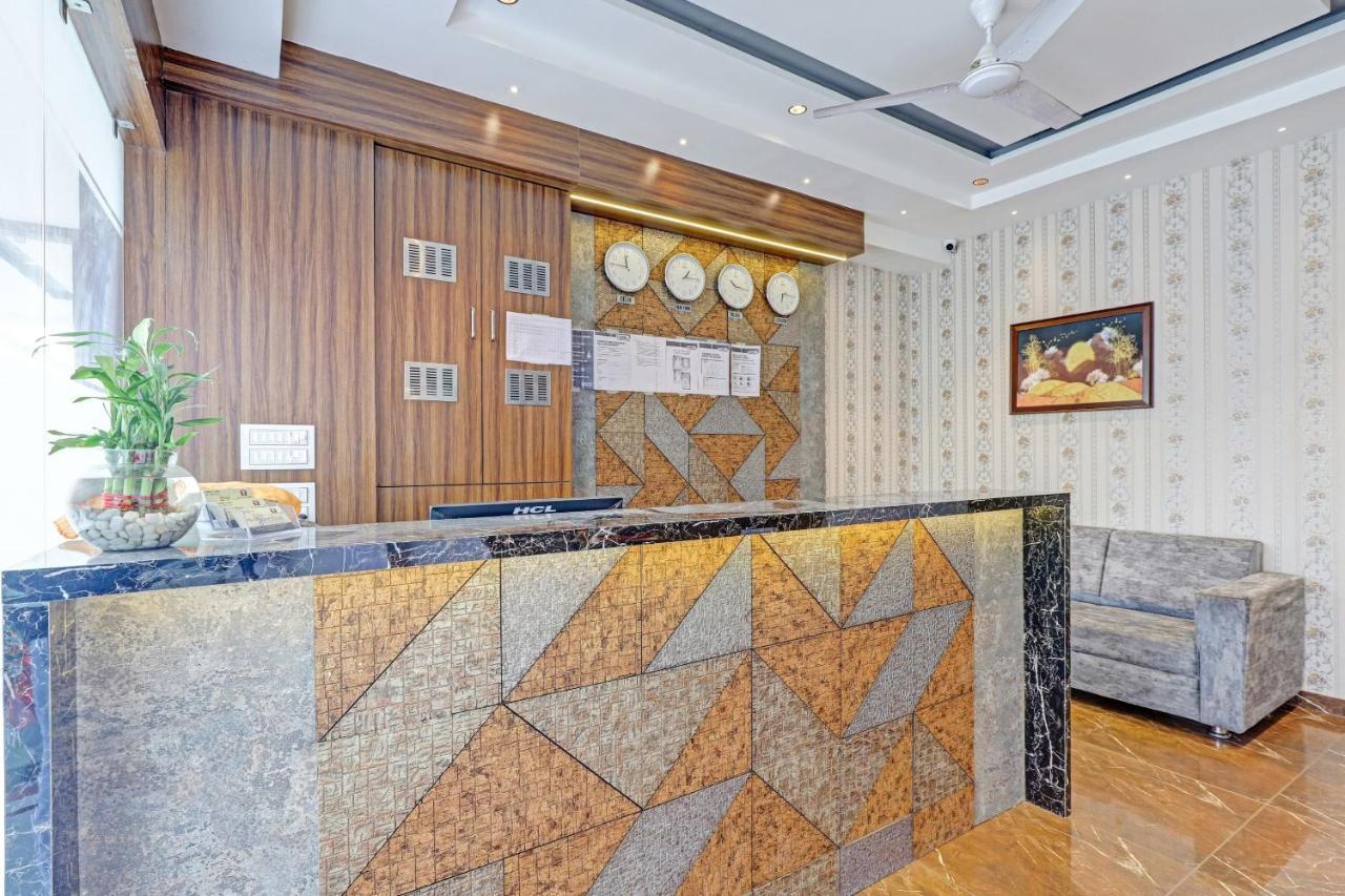 Oyo Flagship 86605 Hotel The Meriton Ahmedabad Ngoại thất bức ảnh