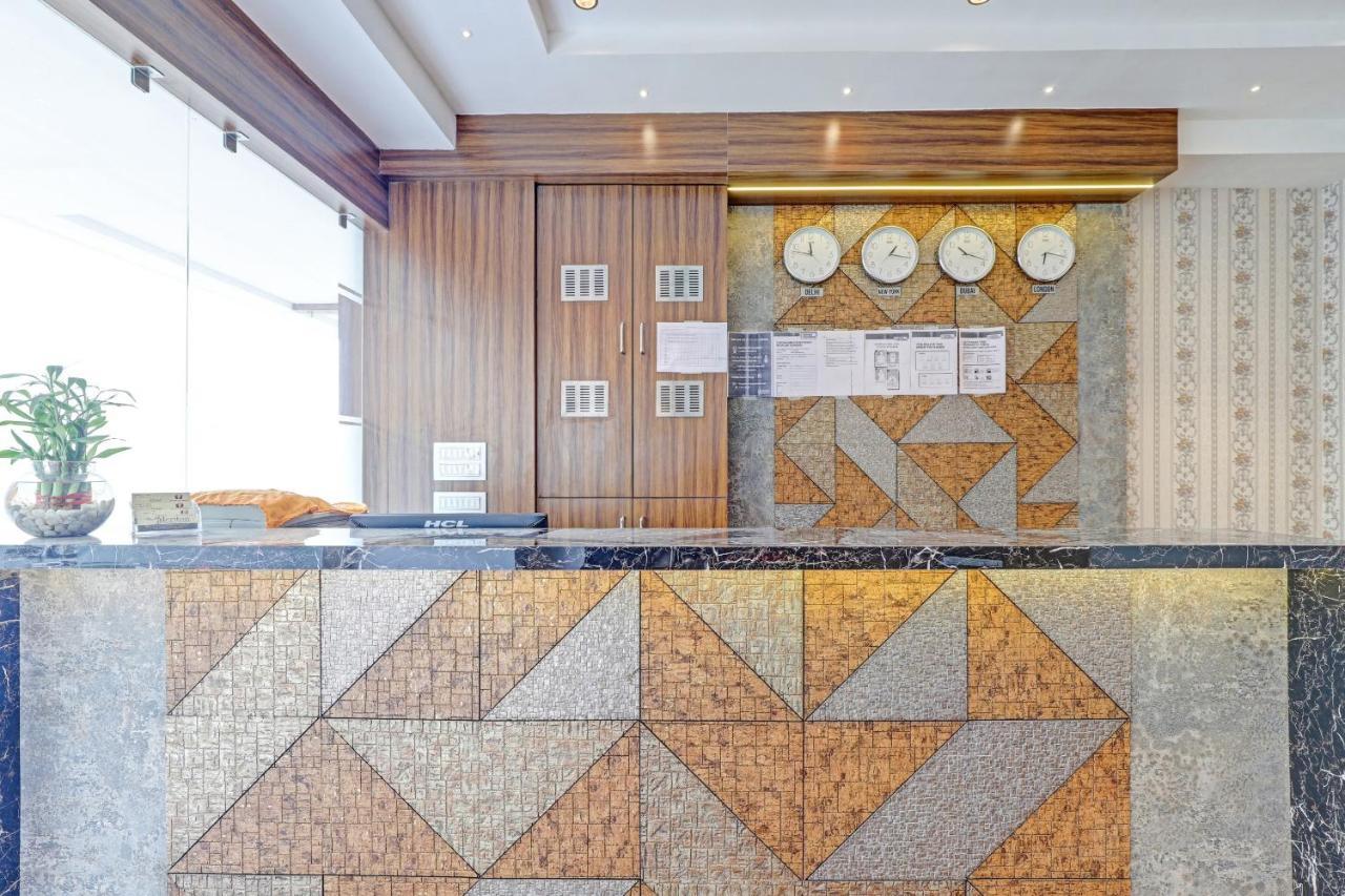Oyo Flagship 86605 Hotel The Meriton Ahmedabad Ngoại thất bức ảnh